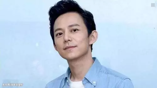 《快樂大本營》一成員去世,何炅悲痛悼念,網友:太矯情!