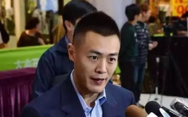 劉鑾雄千億財產爭奪戰再掀波瀾,後媽甘比分百億家產,又多了52億