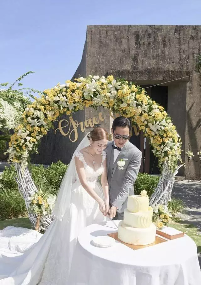 鄭嘉穎陳凱琳巴厘島甜蜜大婚,現場直擊親親親甜到齁