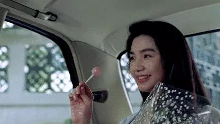 洪欣年輕時候的舊照曝光!曾撞臉李嘉欣,與朱茵同框顏值完全不輸