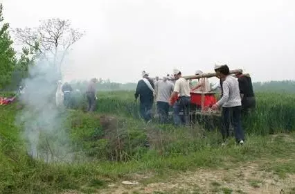 老婆生完孩子自殺,看遺書我驚呆了!沒想到母親居然如此狠毒,我憤然和她斷絕關係!