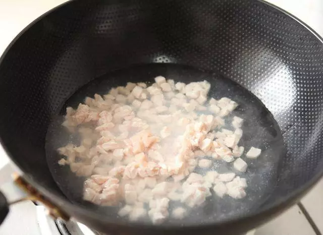 宮保雞丁太油膩怎麼辦,退休老廚師這樣做,比大酒店的都好吃