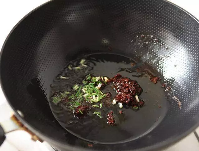 宮保雞丁太油膩怎麼辦,退休老廚師這樣做,比大酒店的都好吃