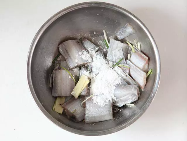 做糖醋帶魚小秘方,炸魚的時候這樣做,一點都不會碎,太香了!