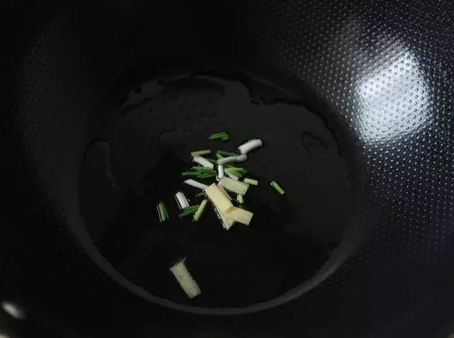 做糖醋帶魚小秘方,炸魚的時候這樣做,一點都不會碎,太香了!