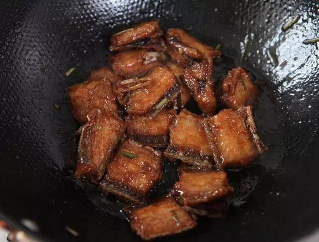 做糖醋帶魚小秘方,炸魚的時候這樣做,一點都不會碎,太香了!