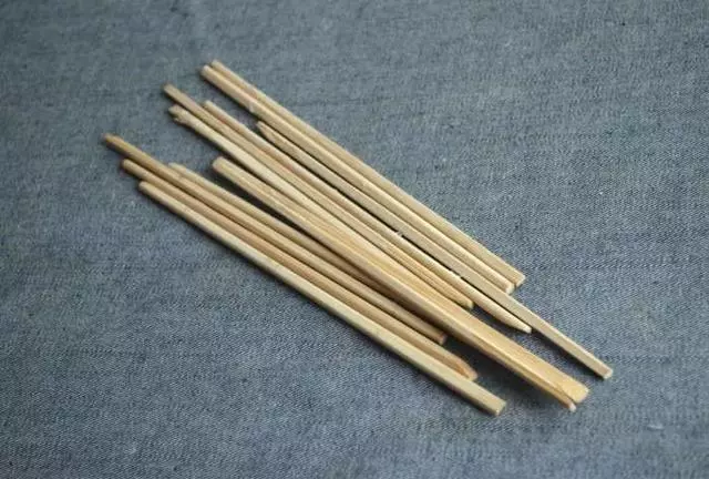 一次性筷子我再也不扔了,沒想到還有這4個妙用,省錢又實用