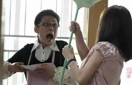 婚前婆婆為我們買了一套房,我媽得知實情後,怒掀桌子要我分手