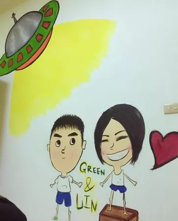 Hold住姐單身3年「突然宣布閃婚」!她曬出「和老公恩愛合照」爽喊:老娘也是有人要!