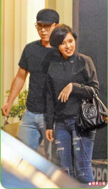 Hold住姐單身3年「突然宣布閃婚」!她曬出「和老公恩愛合照」爽喊:老娘也是有人要!