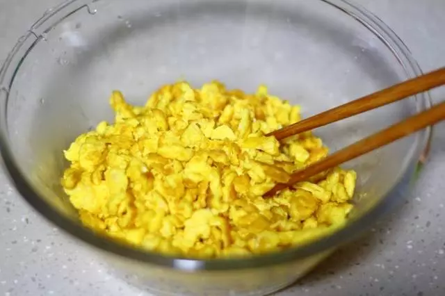 掌握好小訣竅,早上輕鬆給家人烙出皮薄餡足的餡餅,放一天都不硬!