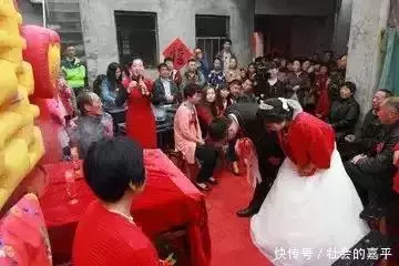 婆婆逼迫兒媳退還彩禮, 拿離婚威脅, 隔天兒媳笑了婆婆成笑話