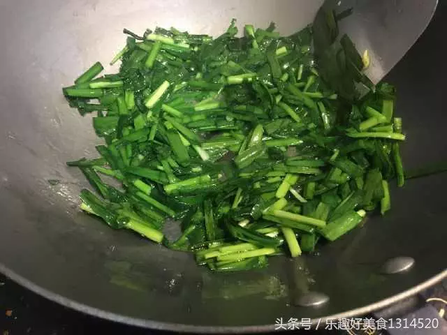 韭菜炒雞蛋,很多人的做法都錯了,民間師傅的做法,網友又稱讚了