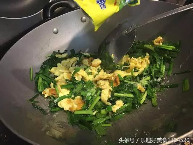 韭菜炒雞蛋,很多人的做法都錯了,民間師傅的做法,網友又稱讚了
