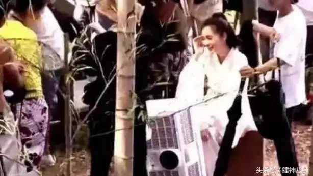 人前賣敬業人設,人後耍大牌!高收入低付出,這些明星真會享受....