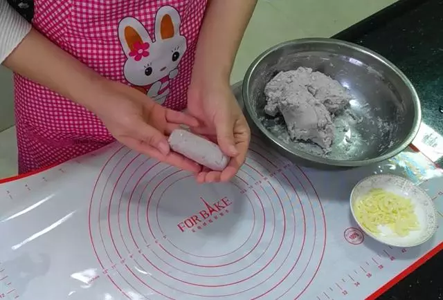 香酥芋泥卷,外皮酥脆,內芯香軟,簡單易學,快來試試吧!