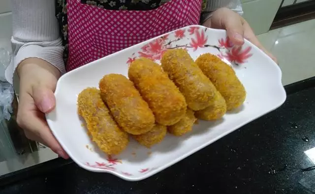 香酥芋泥卷,外皮酥脆,內芯香軟,簡單易學,快來試試吧!