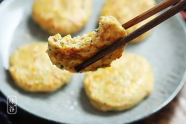 這款雞肉餅,立秋後孩子要多吃,明目又長個,頭腦也聰明
