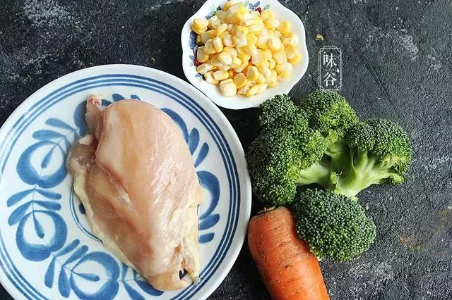 這款雞肉餅,立秋後孩子要多吃,明目又長個,頭腦也聰明