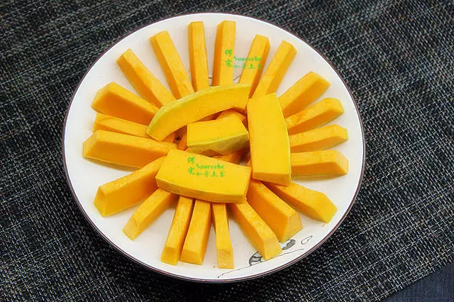 奶奶做南瓜最拿手,這方法50年都沒有吃膩,軟糯香甜,鮮美多汁