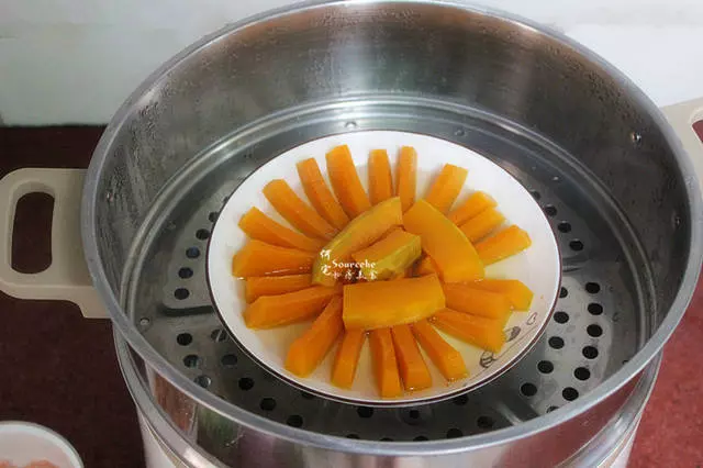 奶奶做南瓜最拿手,這方法50年都沒有吃膩,軟糯香甜,鮮美多汁