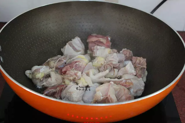 麻油仔姜雞,肉質細嫩卻有嚼勁,連骨頭都香飄四溢~