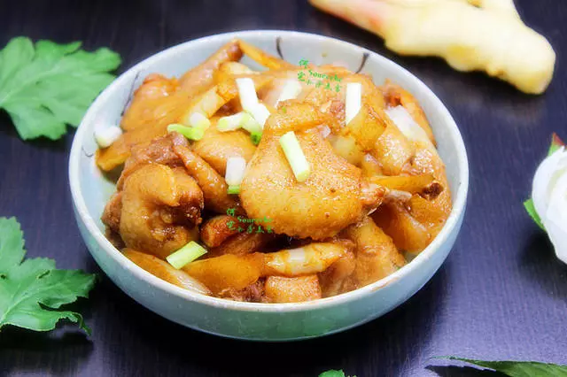 麻油仔姜雞,肉質細嫩卻有嚼勁,連骨頭都香飄四溢~