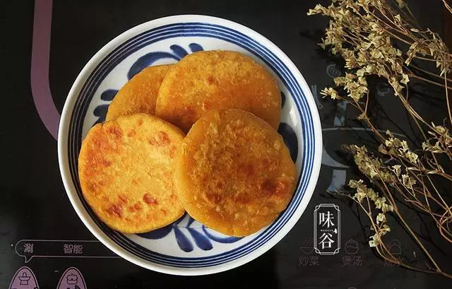 紅薯還在煮著吃?教你一個紅薯新吃法,金黃酥軟,一上桌就被搶光
