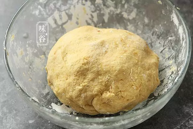 紅薯還在煮著吃?教你一個紅薯新吃法,金黃酥軟,一上桌就被搶光