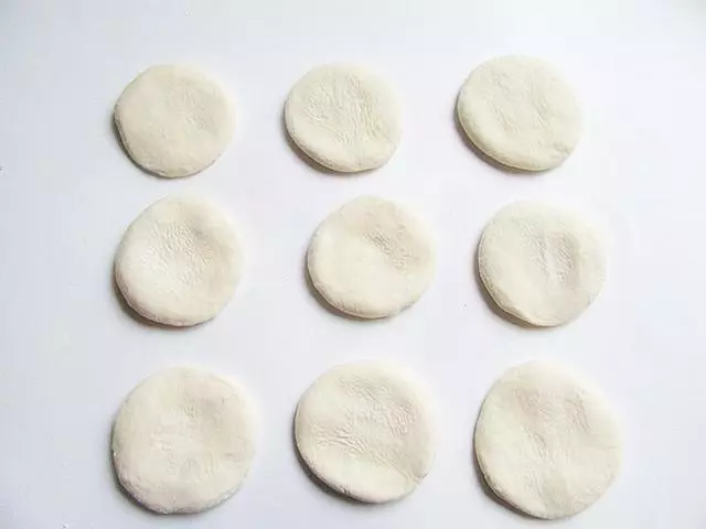 這餅做法和肉夾饃類似,卻比肉夾饃做著更簡單更美味,看一遍就會