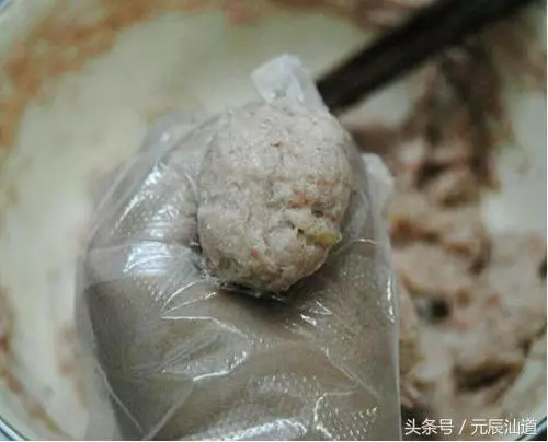 自製香菇肉丸,火鍋必備,三歲小孩都能放心吃!做法很簡單!