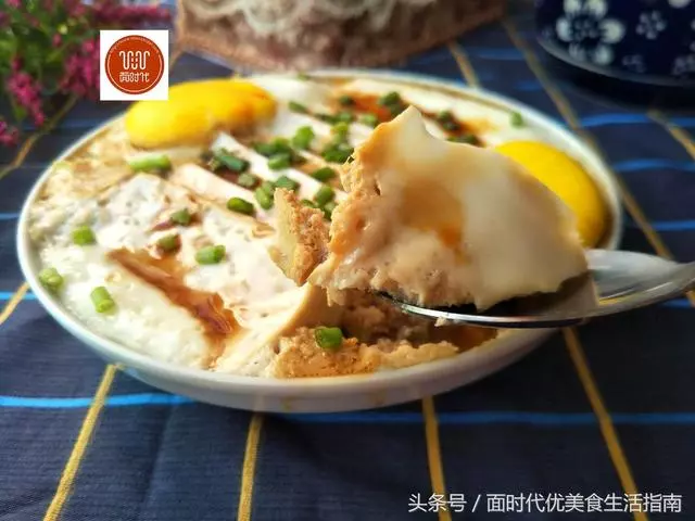 1塊豆腐,3個雞蛋,試試這種新做法,又香又嫩,看著流口水!非常適合家裡老人和小孩子!
