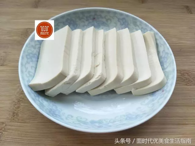 1塊豆腐,3個雞蛋,試試這種新做法,又香又嫩,看著流口水!非常適合家裡老人和小孩子!