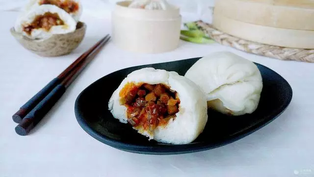 蒜薹豆瓣醬肉包的做法~