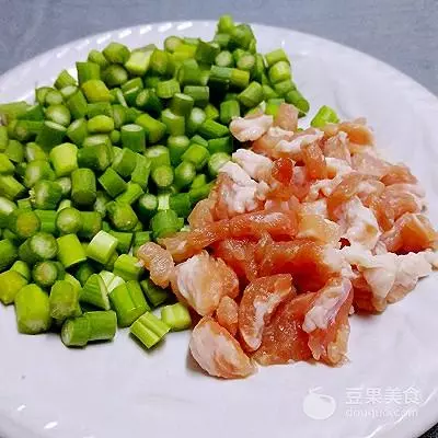 蒜薹豆瓣醬肉包的做法~