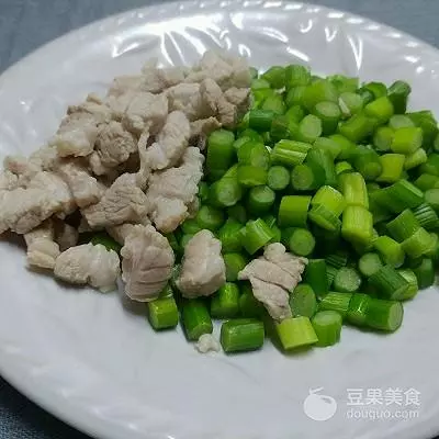 蒜薹豆瓣醬肉包的做法~