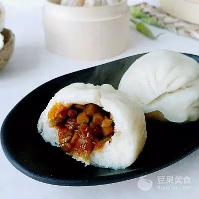 蒜薹豆瓣醬肉包的做法~