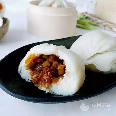 蒜薹豆瓣醬肉包的做法~