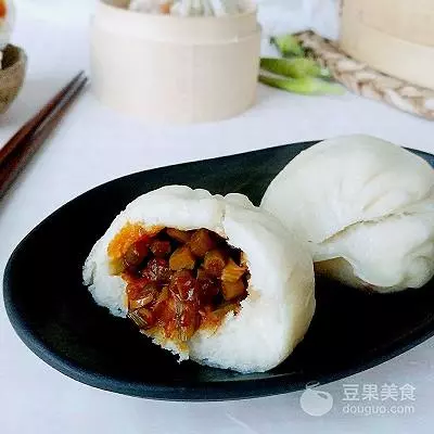 蒜薹豆瓣醬肉包的做法~