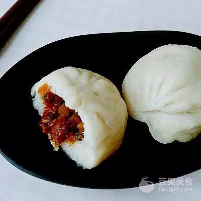 蒜薹豆瓣醬肉包的做法~