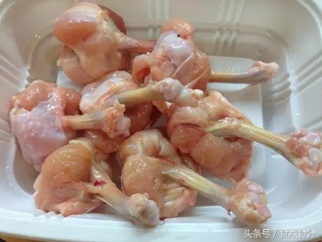 都誇我做的雞腿好吃,這雞肉也太香了,做法簡單,一盤全家人搶著吃