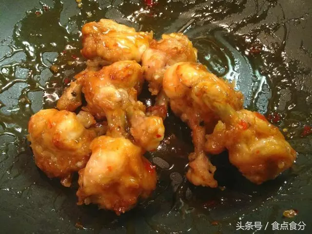 都誇我做的雞腿好吃,這雞肉也太香了,做法簡單,一盤全家人搶著吃