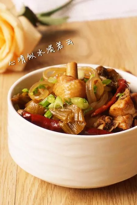 美味的酸菜粉條雞做法
