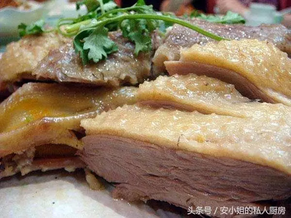 南京特產鹹水鴨做法,皮薄肉嫩,十里飄香!