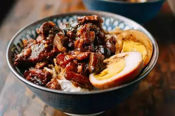 台灣滷肉飯,好吃不油膩,簡單做法附上!