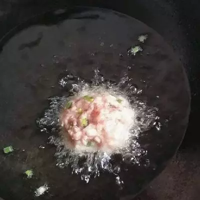 紅燒獅子頭,色香味俱全,好吃到無法形容,做法還很簡單!
