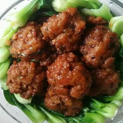 紅燒獅子頭,色香味俱全,好吃到無法形容,做法還很簡單!