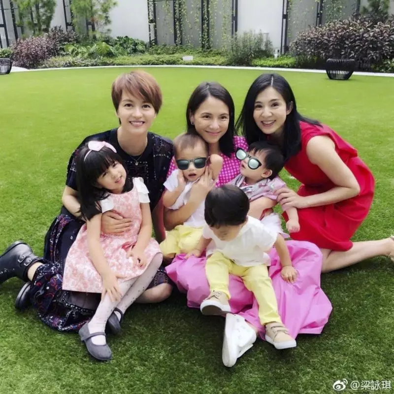 梁詠琪「3歲混血女兒」顏值超高,並擁有「逆天長腿」!那雙「愛笑的眼睛」,簡直融化人心啊!