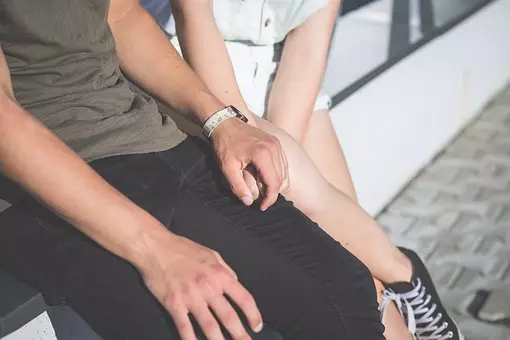 新婚夜老婆就要我「上交工資卡」才肯跟我睡,沒想到3年後「查餘額」卻讓我當場愣了...