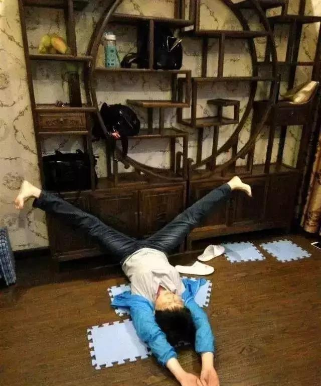 筋長1寸,長壽十年,臥位拉筋,後背拉筋,腹部拉筋法